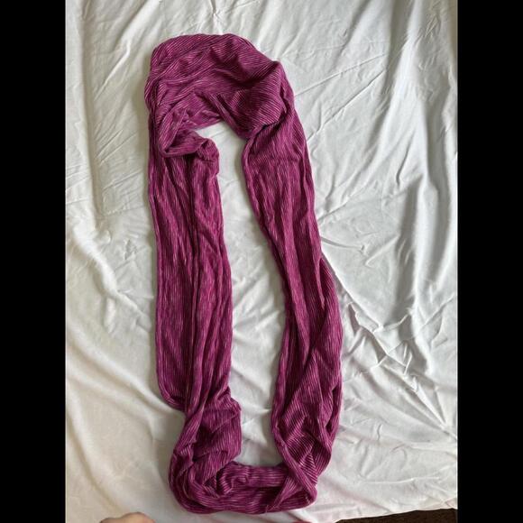 GAP Infinity Scarf - Picture 3 of 3